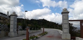 Rivestimento pilastri cancello.jpg